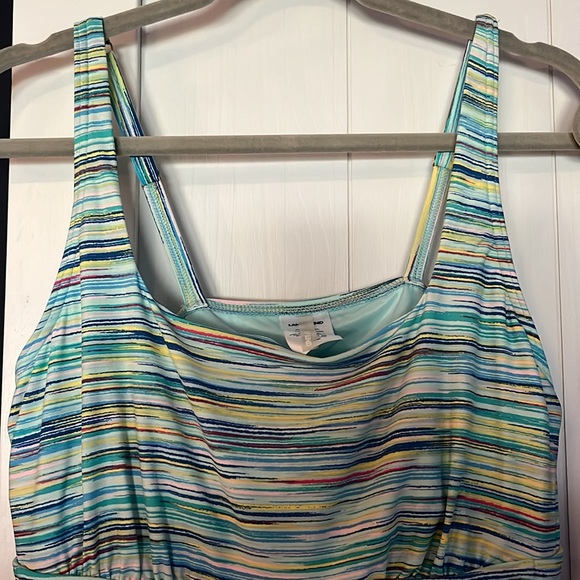 Lands End swim dress size 16-comfy & supportive! Perfect for summer! 🏝️ - Picture 3 of 8